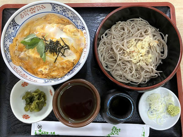 親子丼と並そば 950円