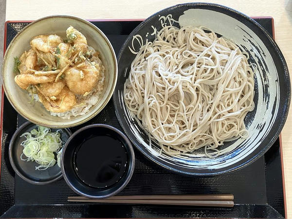 ほぼ海老だけのミニかきあげ丼セット（冷） 850円 ＋ そば大盛 100円