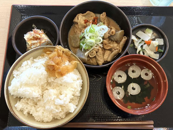 もつ煮定食（大盛） 760円