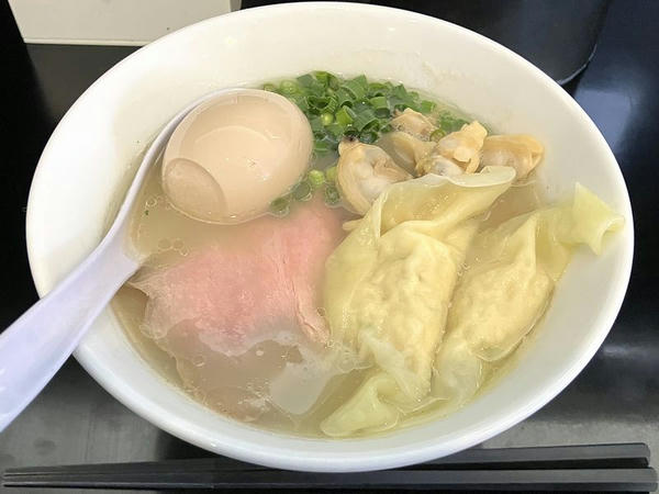 貝出汁中華そば Lunch version（お昼の計画的中華そば） 900円 ＋ 煮玉子OPTION 100円