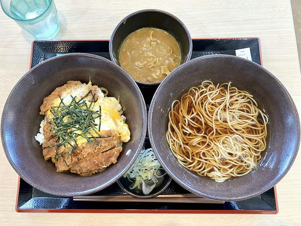 満腹かつ丼セット（温） 870円 ＋ カレールー（新春クーポンにて無料）