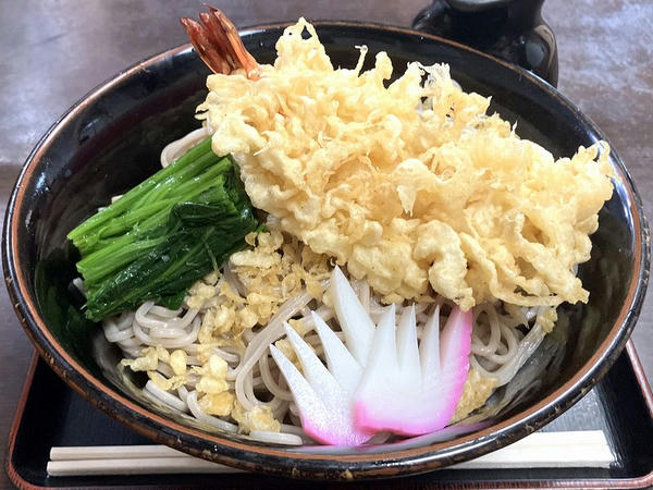 冷やしえび天ぷらそば（大盛） 900円