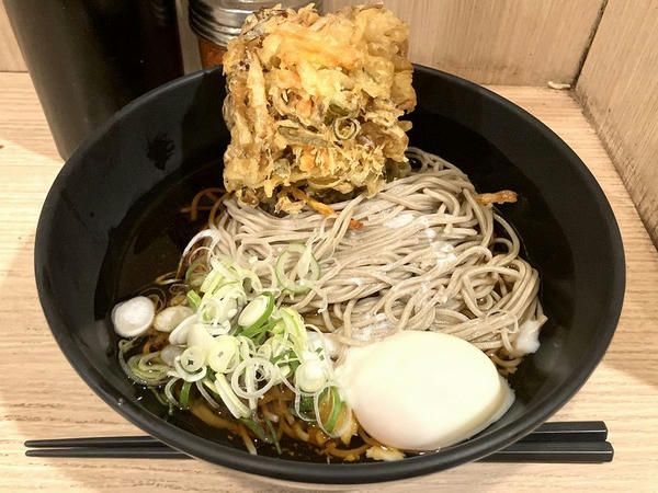 冷しかき揚げ温玉 660円