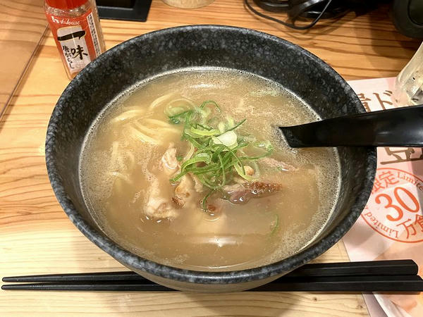 とり白湯めん 370円