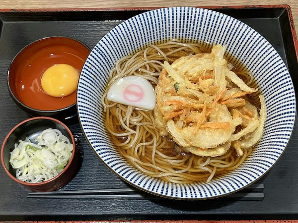 かき揚げ天玉そば 680円