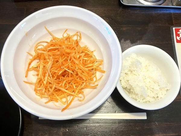 辛ネギ ガチャガチャ4等で100円 ＋ ミニご飯（平日ランチタイム無料）