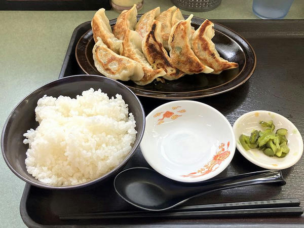 餃子定食ダブル 1,150円 の、付属の半ラーメン以外