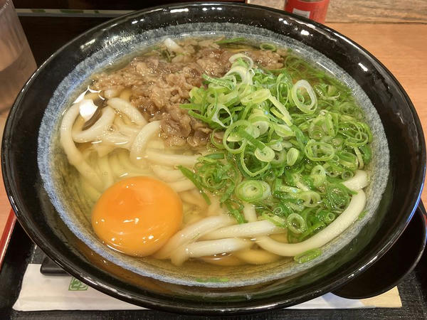 肉うどん 600円 ＋ 玉子 100円
