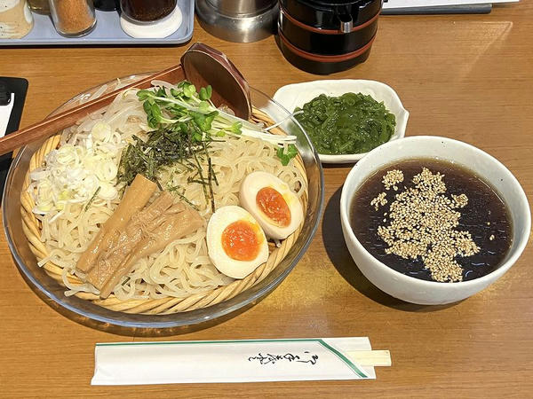 ざる中華（大盛） 900円 ＋ 三陸産めかぶ 170円