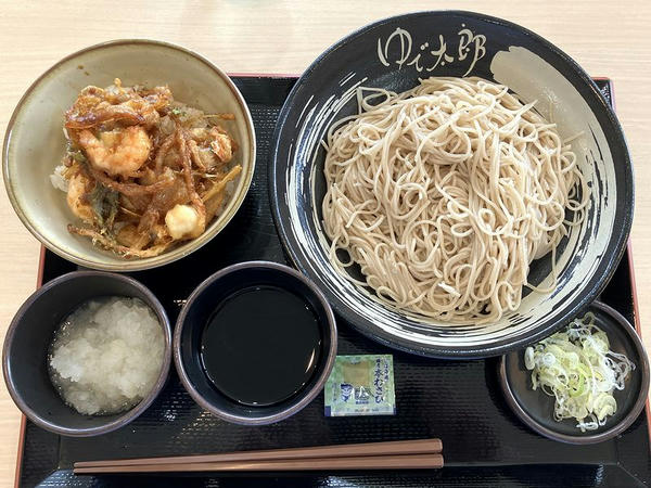 AKEミニかき揚げ丼セット（冷） 880円 ＋ そば大盛 100円 ＋ 鬼おろし 100円