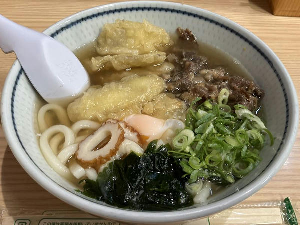 さくらうどん 650円 ＋ ごぼう天 150円 ＋ たまご 100円