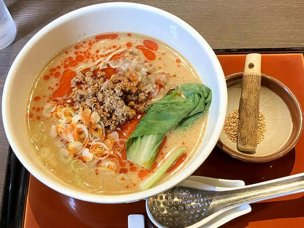 担々麺 950円