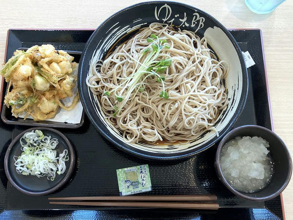 AKEかき揚げそば（ぶっかけ） 770円 ＋ そば大盛 100円 ＋ 鬼おろし 100円