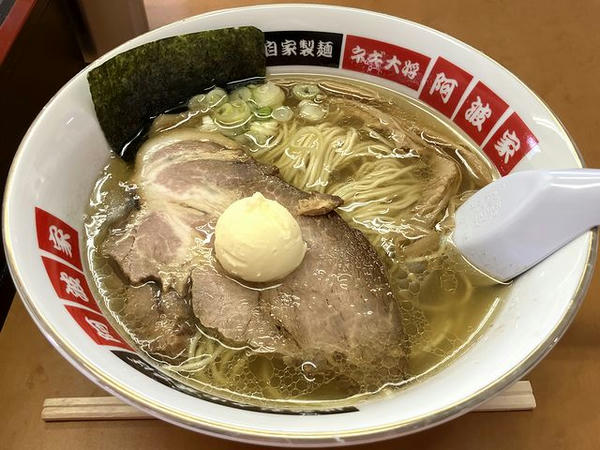 北の塩バターラーメン 900円