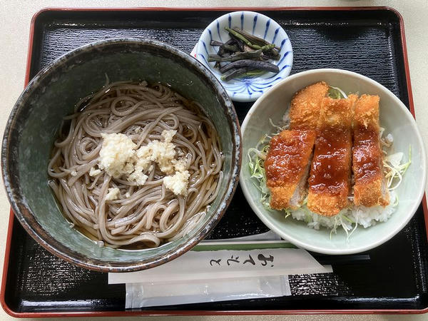 高遠どんぶりそば（並）とミニカツ丼（ソース） 1,250円
