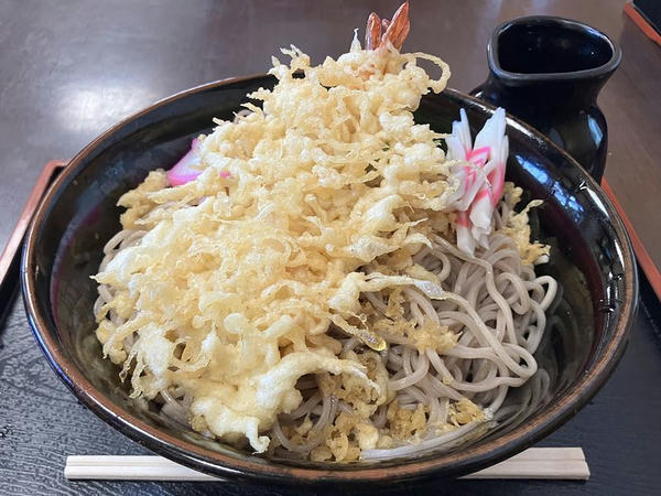 冷やしえび天ぷらそば（大盛） 900円