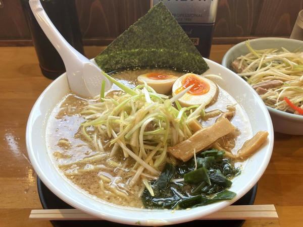 ネギ味噌ラーメン 890円 ＋ 味付玉子 100円