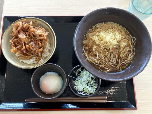 桜えびのミニかき揚げ丼セット（温） 920円 ＋ 温泉玉子（クーポンにて無料）