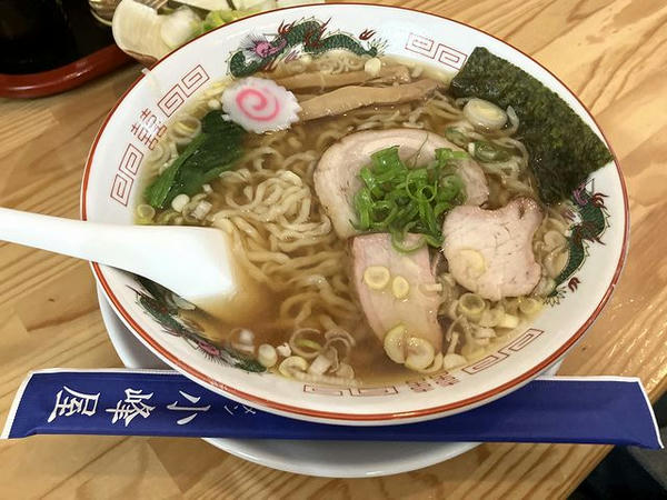 醤油ラーメン 830円