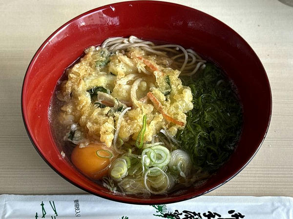 全部のっけそば（温・野菜天） 680円