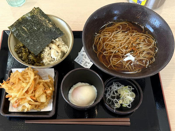 ミニ焼鯖ごはんセット（温） 700円 ＋ 野菜かきあげ天 150円 ＋ 温泉玉子 100円