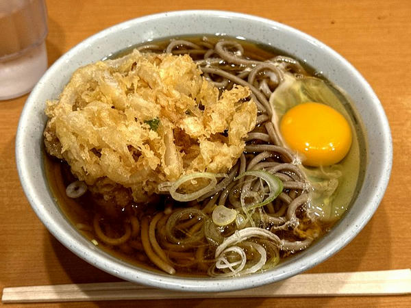 かき揚玉子そば 660円