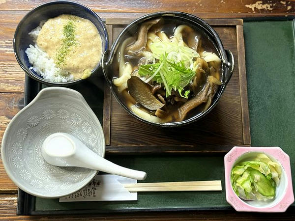 ちたけ入りきのこうどん（煮込み）＋ミニとろろめしセット 1,200円