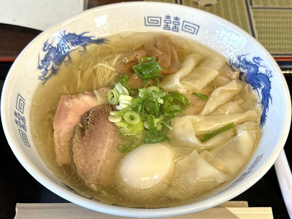 しおらーめん 830円 ＋ 肉わんたん 180円 ＋ 味玉 120円