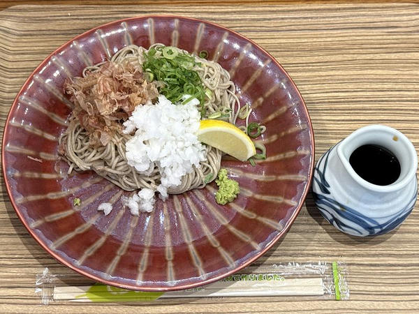 鬼おろしぶっかけそば 580円