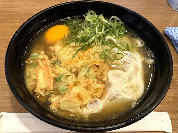 かき揚げうどん 480円 ＋ 生玉子 100円