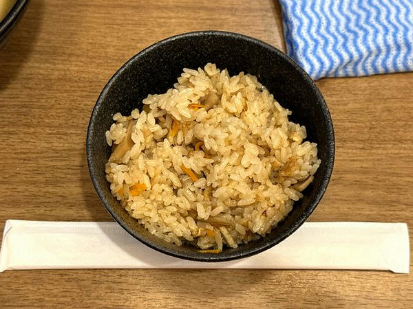 季節のかやくごはん 270円