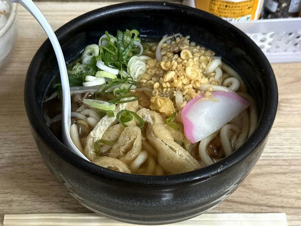 肉うどん定食780円の、肉うどん