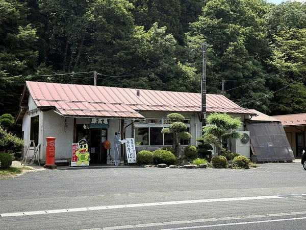 亀嵩駅の駅舎