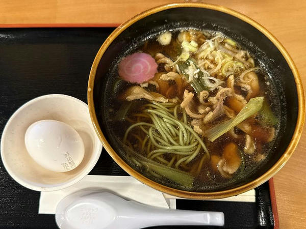 かしわそば700円 ＋ 生卵 100円