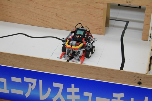 技志向K3のロボットです。これもまた・・・重戦車ですね・・・あの太いタイヤ4本は反則レベルですよ（笑）