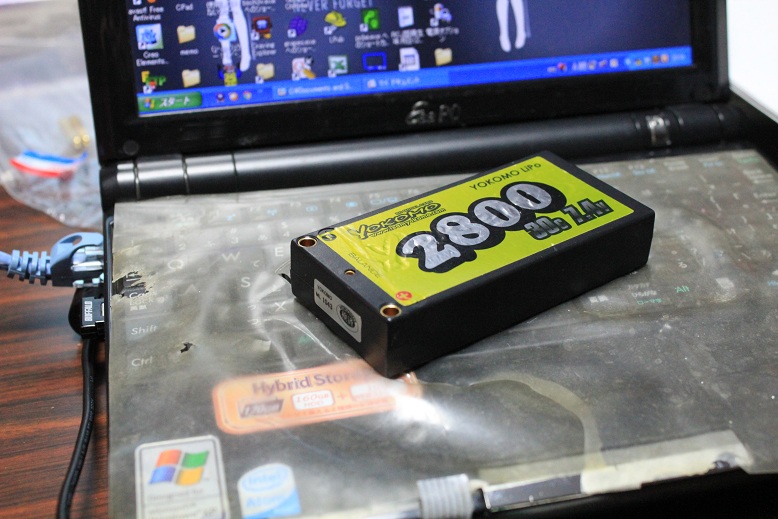 YOKOMOのリポ電池です。2セル2800mA/h　30Cです。