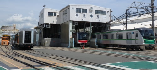 川重兵庫】「東京メトロ16000系&大阪市営地下鉄30000系 留置中