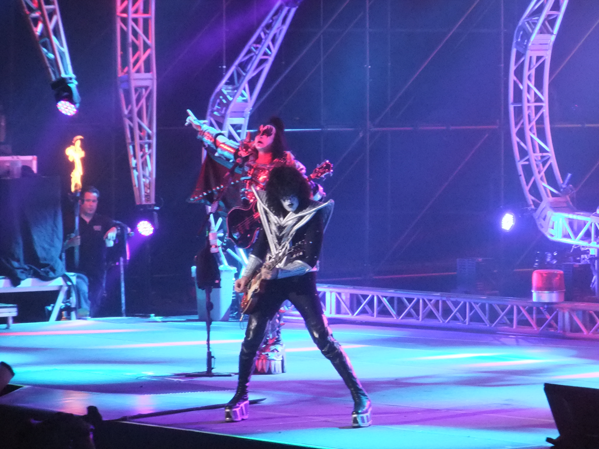 KISS-tommy-gene-24oct2013