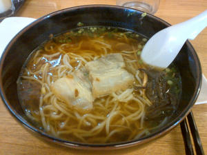 ラーメン(食事中)