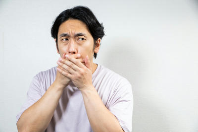 【外出先でもサッと解決】営業職にも人気の“タブレット型”口臭ケア