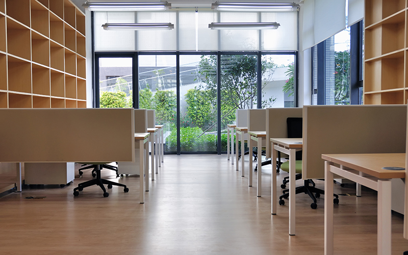 オフィス家具のデザインで注意すべき問題は何ですか？