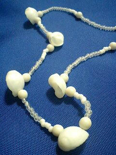 そんなに重くないから、本物の貝殻じゃない…はず。