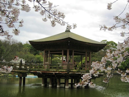 鷺池の浮見堂