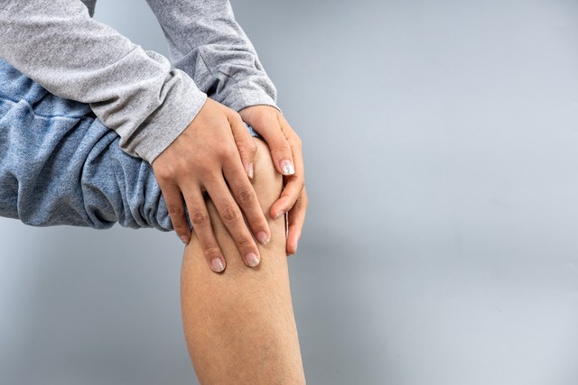 膝の痛みだけでなく、クーラーが効いている夏は、骨・関節系のトラブルに注意