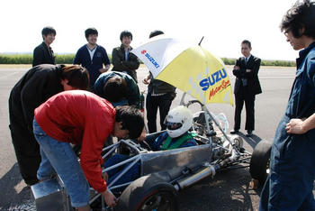 作業するメンバー