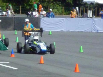 オートクロス出走直前のマシン