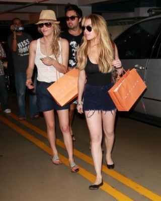lindsay-lohan_dot_net-brentwood2008may17-madison-f-0002.jpg