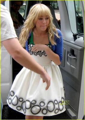 miley-cyrus_COM-hannahmontanamovie-filming-2008may13-018.jpg