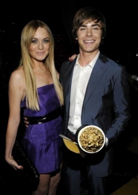 lindsay-lohan_NET-mtvmovieawards-2008jun1_zacefron003.jpg