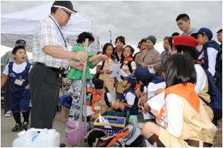 「新中川と遊ぼう2011」	10月1日水質調査状況
